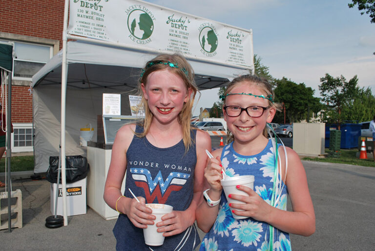 2-girls-ice-cream